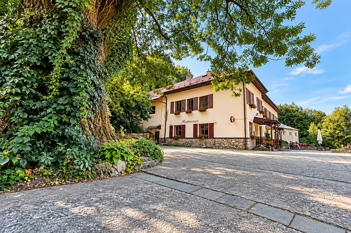 Prodej vícegeneračního domu 550 m², pozemek 1940 m²